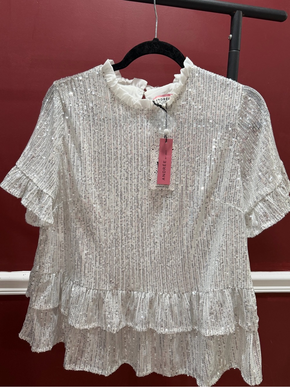 ANDREE BY UNIT White Silver Sequin Ruffle Short Sleeve Babydoll Top - Picture 2 of 8